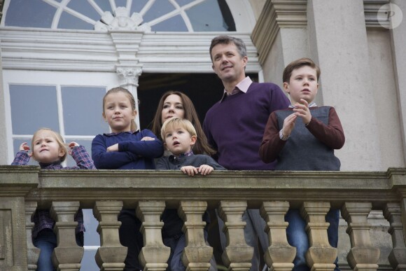 Le prince Frederik, la princesse Mary et leurs enfants le prince Vincent, la princesse Josephine, la princesse Isabella et le prince Christian de Danemark lors de la chasse Hubertus à Copenhague le 1er novembre 2015
