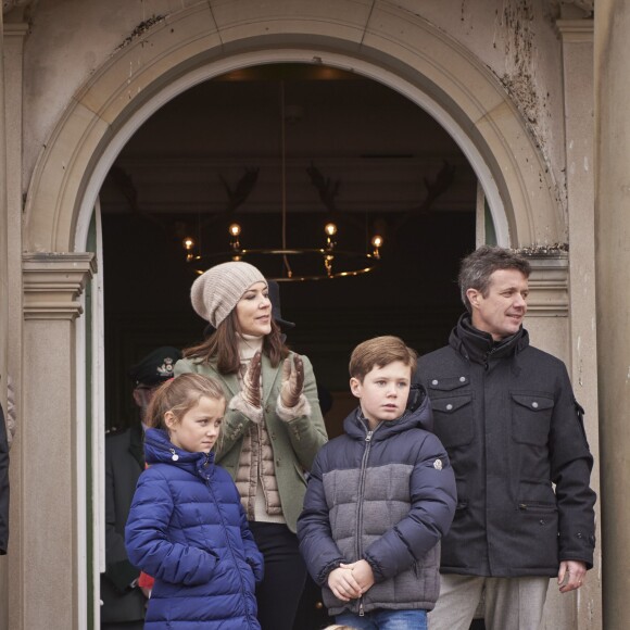 Le prince Frederik et la princesse Mary de Danemark et leurs enfants Christian, Isabella, Vincent et Josephine lors de la chasse Hubertus à Copenhague le 1er novembre 2015.