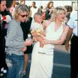 Kurt cobain, Courtney Love et leur fille FRances Bean à la cérémonie des MTV Video Music Awards à Los Angeles, en septembre 1993.