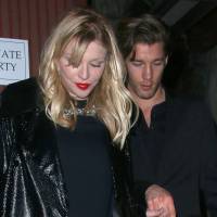 Courtney Love et Nicholas Jarecki en couple : L'icône a trouvé un jeune chéri