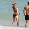 Katie Cassidy et son ami Tommy Cole sur la plage de Miami. Le 21 décembre 2015.