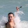 Katie Cassidy se baigne sur la plage de Miami. Le 21 décembre 2015.