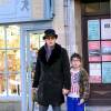 Nicolas Cage avec son fils Kal-El à Glastonbury, Somerset, le 17 décembre 2015.