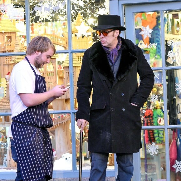 Nicolas Cage avec son fils Kal-El à Glastonbury, Somerset, le 17 décembre 2015.