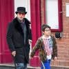 Nicolas Cage avec son fils Kal-El à Glastonbury, Somerset, le 17 décembre 2015.
