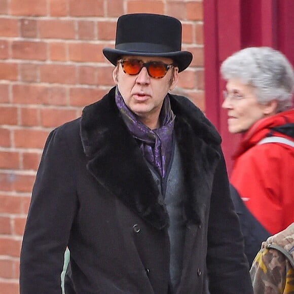 Nicolas Cage avec son fils Kal-El à Glastonbury, Somerset, le 17 décembre 2015.