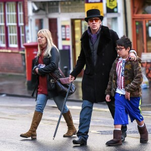 Nicolas Cage avec son fils Kal-El à Glastonbury, Somerset, le 17 décembre 2015.