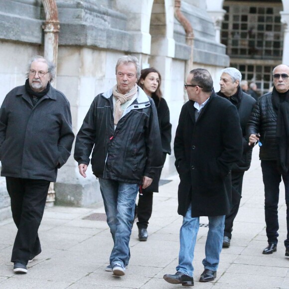 Exclusif - Enrico Macias aux obsèques d'Alan Coriolan, ancien garde du corps de Jean-Paul Belmondo et Johnny Hallyday entre autres, au cimetière du Père-Lachaise à Paris, le 21 décembre 2015. Alan Coriolan s'est éteint à 67 ans des suites d'un cancer.