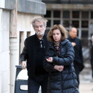 Exclusif - Eddy Mitchell et sa femme Muriel Bailleul aux obsèques d'Alan Coriolan, ancien garde du corps de Jean-Paul Belmondo et Johnny Hallyday entre autres, au cimetière du Père-Lachaise à Paris, le 21 décembre 2015. Alan Coriolan s'est éteint à 67 ans des suites d'un cancer.