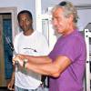Exclusif - Jean-Paul Belmondo et Alan Coriolan dans une salle de musculation à Saint-Tropez en 1988