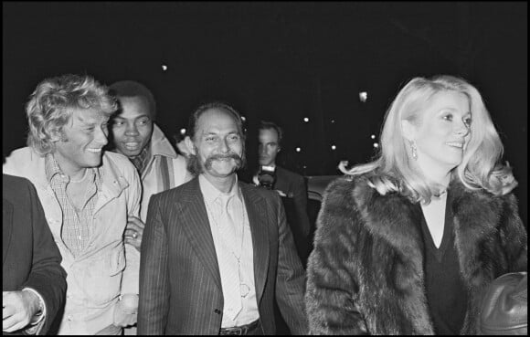 Johnny Hallyday, Alan Coriolan, Albert Minski et Catherine Deneuve en 1980 lors d'une soirée au 78 à Paris.