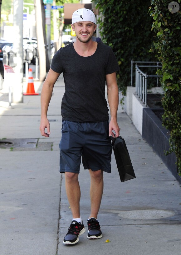 Tom Felton fait du shopping chez Wicked Candles a West Hollywood, le 26 mars 2013.