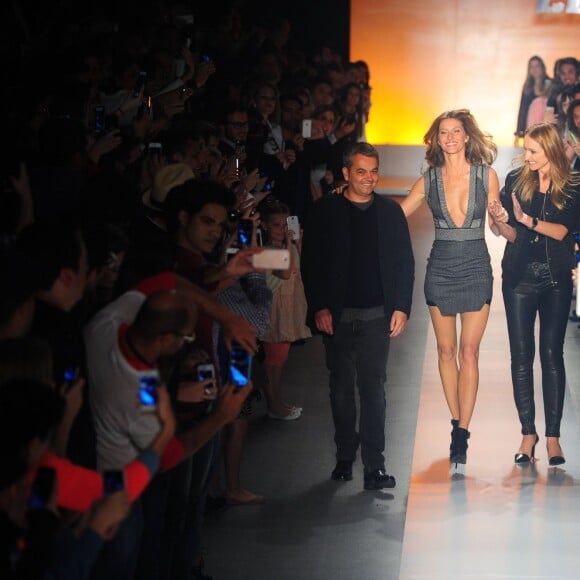 Gisele Bundchen - Defile "Colcci" a Sao Paulo au Bresil le 31 octobre 2013.