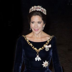 La princesse Mary de Danemark arrive pour le premier gala du Nouvel An au palais Christian VII à Amalienborg à Copenhague le 1er janvier 2016.