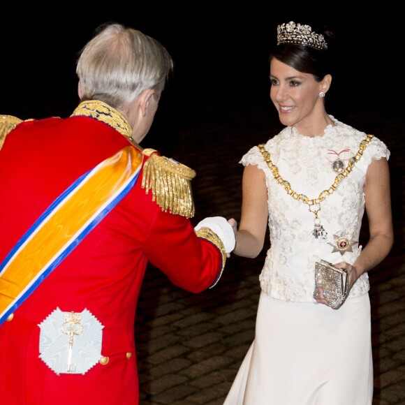 La princesse Marie de Danemark arrive pour le premier gala du Nouvel An au palais Christian VII à Amalienborg à Copenhague le 1er janvier 2016.