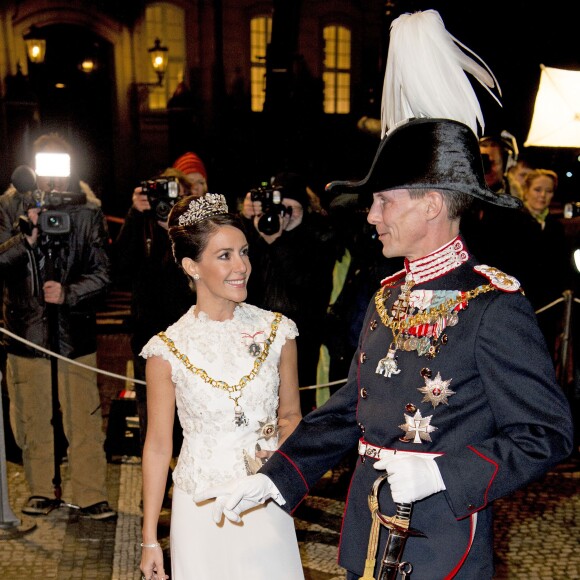 La princesse Marie et le prince Joachim de Danemark arrivent pour le premier gala du Nouvel An au palais Christian VII à Amalienborg à Copenhague le 1er janvier 2016.