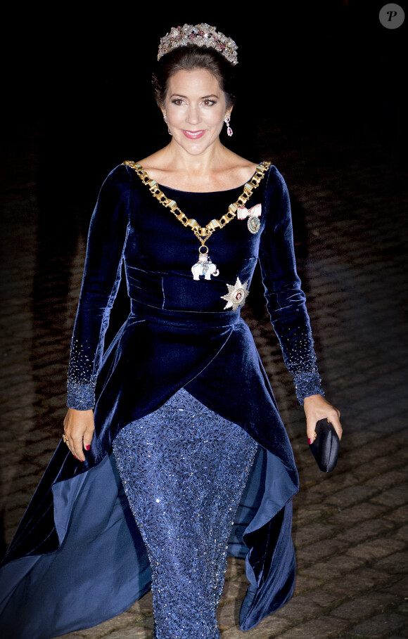 La princesse Mary de Danemark arrive pour le premier gala du Nouvel An au palais Christian VII à Amalienborg à Copenhague le 1er janvier 2016.