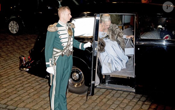La reine Margrethe II de Danemark et le prince consort Henrik arrivent pour le gala du Nouvel An au palais Christian VII à Amalienborg à Copenhague le 1er janvier 2016.