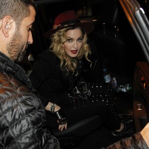 Madonna de sortie avec ses enfants Rocco et Mercy dans les rues de Barcelone, le 23 novembre 2015