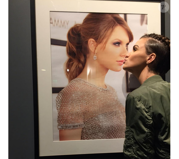 Ruby Rose apprécie visiblement beaucoup Taylor Swift depuis qu'elles ont fêté la Saint-Sylvestre au club Omnia à Las Vegas où se produisait Calvin Harris. Photo postée sur Instagram, le 2 janvier 2016.
