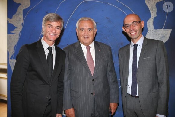 Rendez-vous avec Jean-Pierre Raffarin dans son bureau au Sénat pour le tournage du documentaire de Cyril Viguier "L'autre force tranquille" à Paris, le 9 juillet 2014.