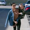 Kourtney Kardashian et sa fille Penelope à Woodland Hills, le 29 décembre 2015.