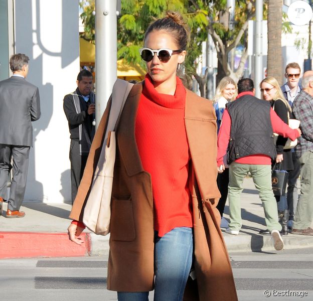 Jessica Alba à Beverly Hills, le 23 décembre 2015.