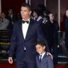 Cristiano Ronaldo et Cristiano Ronaldo Junior lors de l'avant-première du documentaire "Ronaldo" à Londres le 9 novembre 2015.