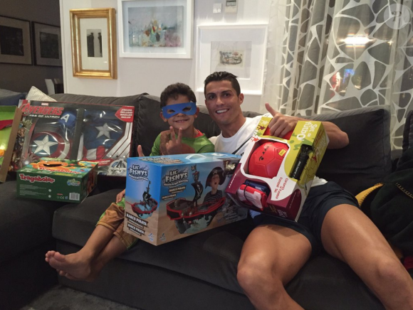 Cristiano Ronaldo et son fils - janvier 2016
