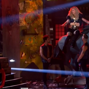 Channing Tatum reprend le titre Run The World (Girls) pour l'émission Lip Sync Battle quand il est rejoint sur scène par la popstar en personne. Image extraite d'une vidéo postée sur Vimeo le 8 janvier 2016.