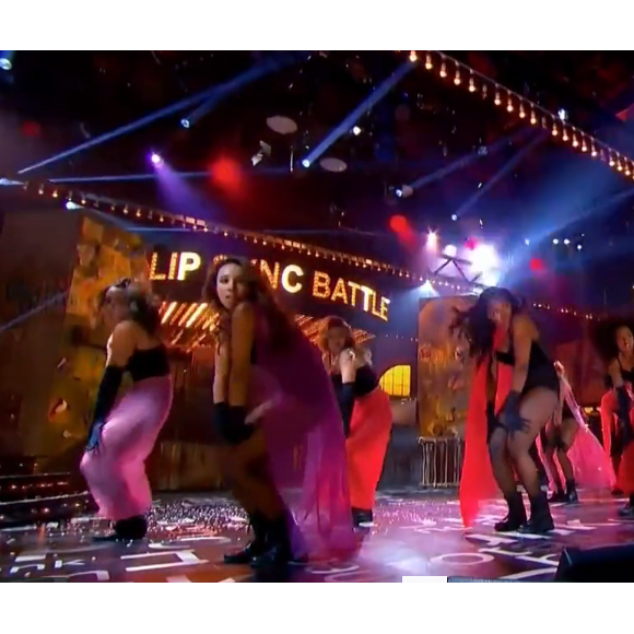 Channing Tatum reprend le titre Run The World (Girls) pour l'émission Lip Sync Battle quand il est rejoint sur scène par la popstar en personne. Image extraite d'une vidéo postée sur Vimeo le 8 janvier 2016.
