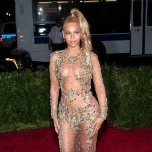 Beyoncé Knowles - Soirée Costume Institute Gala 2015 (Met Ball) au Metropolitan Museum célébrant l'ouverture de Chine: à travers le miroir à New York, le 4 mai 2015.