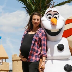 Camille Cottin, enceinte - Photocall "Fête Givrée" à Disneyland Paris à Marne-la-Vallée le 30 mai 2015