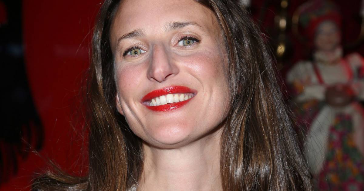 Qui Est La Mère De Camille Cottin Camille Cottin Anna Paloma / Anne Marivin lors du photocall de la 18ème