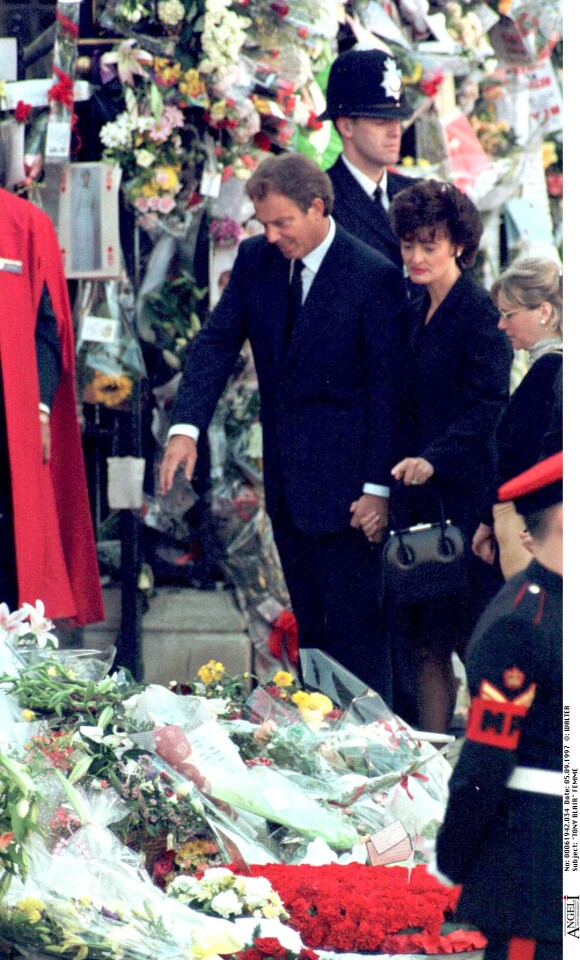 Tony Blair et sa femme Cherie lors des funérailles de Lady Diana le 5 septembre 1997 à l'abbaye de Westminster, à Londres.