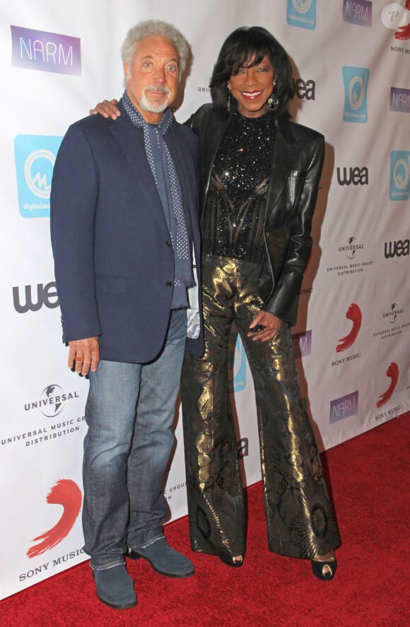 Tom Jones et Natalie Cole lors des NARM Music Biz Awards au Hyatt Regency Century Plaza de Century City, le 9 mai 2013