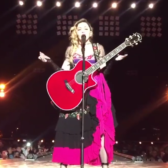 Madonna, en larmes, sur scène à Mexico le 6 janvier 2016.