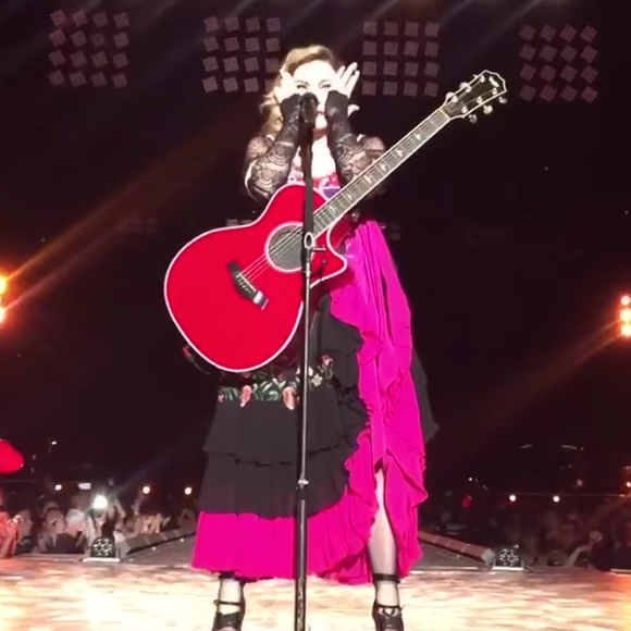 Madonna, en larmes, sur scène à Mexico le 6 janvier 2016.