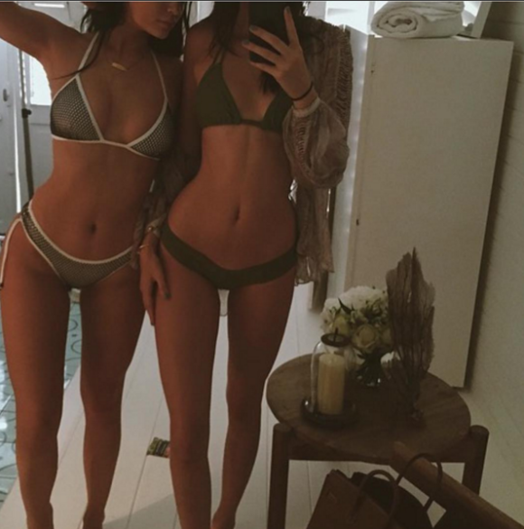 Kylie et Kendall Jenner sexy en maillot de bain le 9 janvier 2016