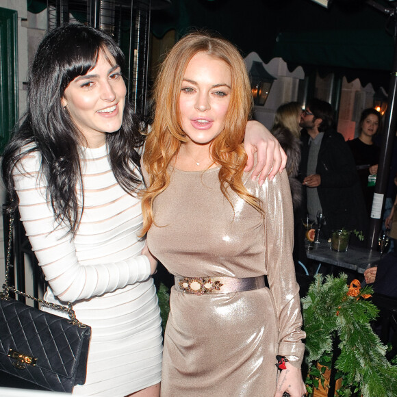 Lindsay Lohan et sa soeur Ali Lohan lors de la soirée de Noël organisée par le "Love Magazine" au Chiltern Firehouse à Londres, le 15 décembre 2014.