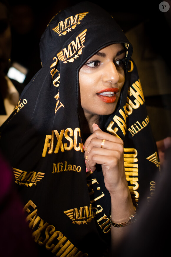 Mia lors du défilé Moschino durant la fashion week de Milan le 26 février 2015