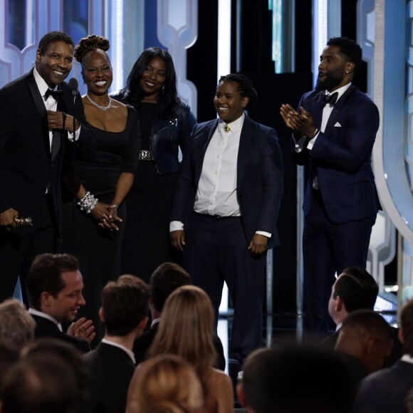 Denzel Washington en famille pour recevoir le Cecil B. DeMille Award lors des Golden Globes à Los Angeles, le 10 janvier 2016.