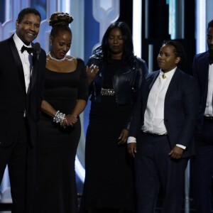 Denzel Washington en famille pour recevoir le Cecil B. DeMille Award lors des Golden Globe Awards à Los Angeles, le 10 janvier 2016.