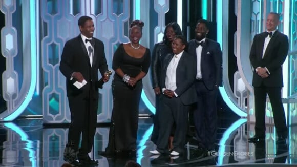 Golden Globes 2016 : Denzel Washington ovationné et ému devant sa famille