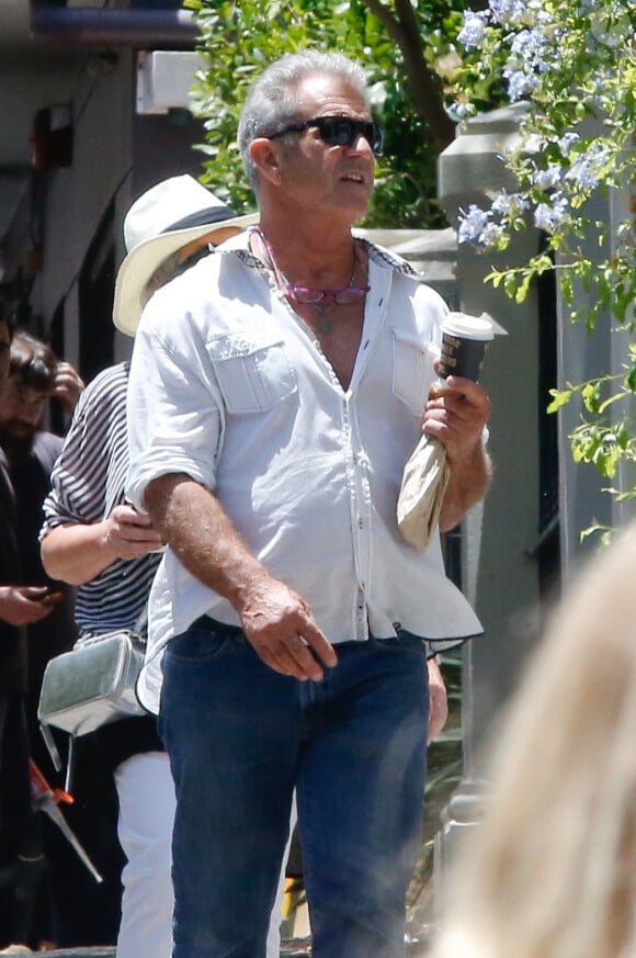 Exclusif - Mel Gibson se promène dans les rues de Sydney le 8 décembre 2015