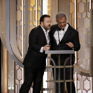 Ricky Gervais et Mel Gibson aux Golden Globe Awards à Beverly Hills, Los Angeles, le 10 janvier 2016