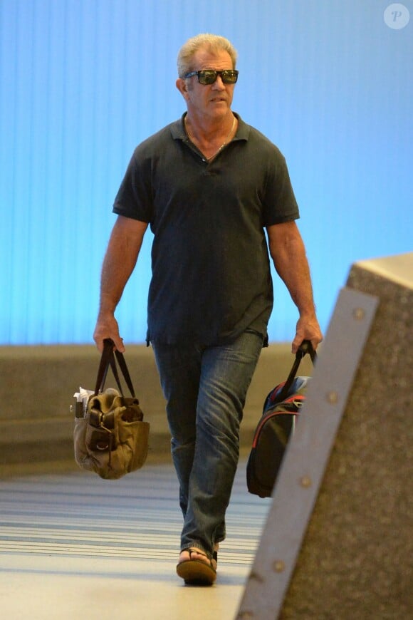Mel Gibson de retour à L.A. après des vacances en famille au Costa Rica et au Panama, le 26 juin 2015.