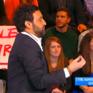 L'animateur Cyril Hanouna perd au ping-pong face à Stéphane Plaza, le 13 janvier 2016 sur D8 dans TPMP