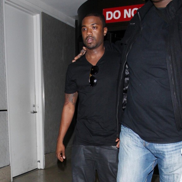 Ray J à l'aéroport de Los Angeles, le 19 février 2012