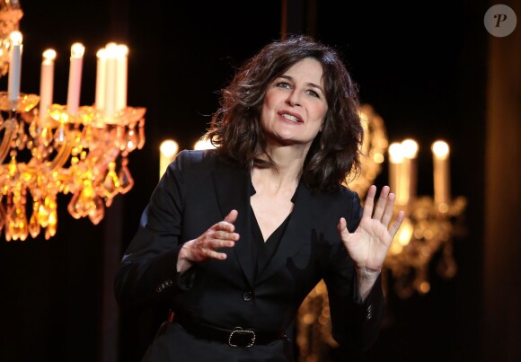 Exclusif - Valérie Lemercier - Spectacle "Elles se croient toutes Joly" en hommage à Sylvie Joly, mis en scène par Pierre Palmade, au théâtre de Paris dans le 9e arrondissement à Paris, le 26 octobre 2015, qui est diffusé le 15 janvier 2016 sur France 3.© Dominique Jacovides - Romuald Meigneux / Bestimage